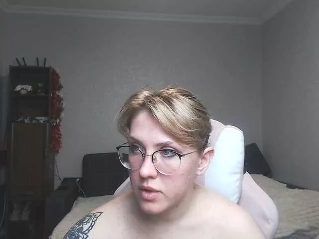 Regimasmile from BongaCams is Freechat